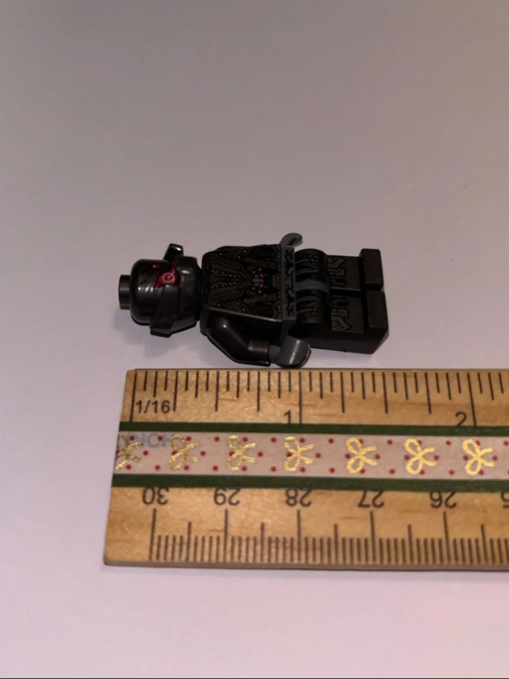 LEGO Black Cyborg Minifigure with Red Accents - Picture 5 of 7